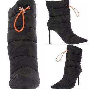 Steve Madden New in box Ankle boots 5.5